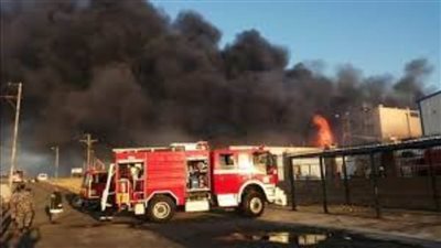 الدفع بـ 8 سيارات إطفاء للسيطرة على حريق بمصنع في شبرا الخيمة 