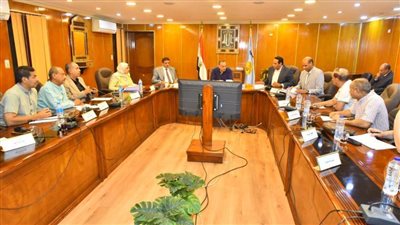  محافظ أسيوط يناقش معدلات تنفيذ مشروعات المبادرة الرئاسية «حياة كريمة» 