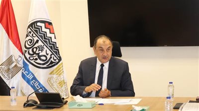 وزير قطاع الأعمال العام يعقد اجتماعه الدوري برؤساء الشركات القابضة التابعة للوزارة