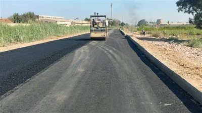  محافظ الغربية يتابع أعمال رصف محور طريق المعامل بطنطا