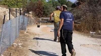 مستوطنون إسرائيليون يقتحمون تجمع 