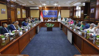 مجلس جامعة دمنهور يوافق على ترقية 9 أعضاء هيئة تدريس ومنح 28 درجة علمية لآخرين 