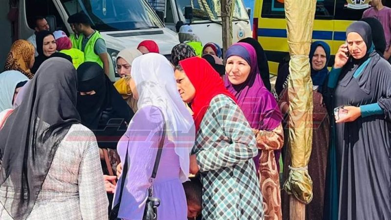 توافد المواطنين علي