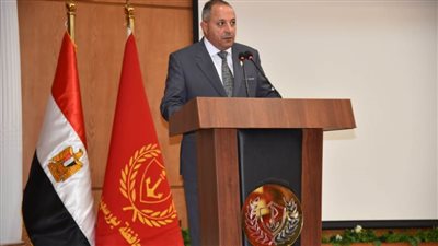 محافظ بورسعيد يشدد علي مديري المدارس والإدارات التعليمية بالانضباط 