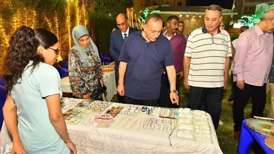 أبوالنصر يتفقد معرض المنتجات والمشغولات اليدوية بنادي أسيوط الرياضي