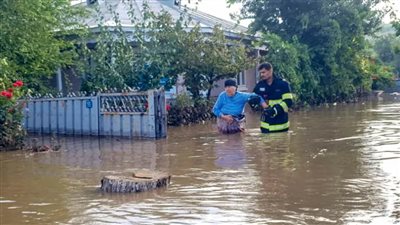 بسبب فيضانات بولندا .. وزير خارجيتها يقطع زيارته لأمريكا