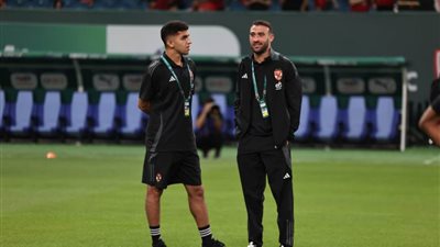 السوبر الإفريقي| بعثة الأهلي تصل إلى ملعب المملكة أرينا لخوض مباراة الزمالك