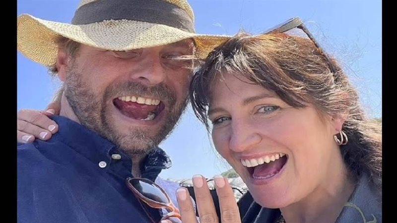 تشيسكا هال وخطيبها