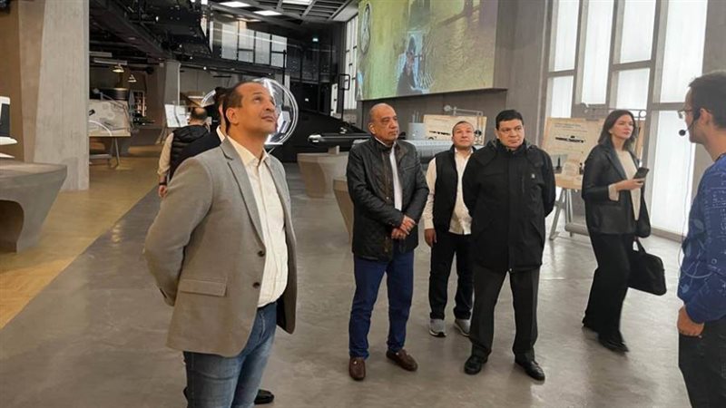 وزير الكهرباء يزور