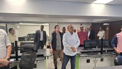 في زيارة ميدانية.. وزير الكهرباء يتفقد شركة شمال القاهرة بالقاهرة الجديدة 