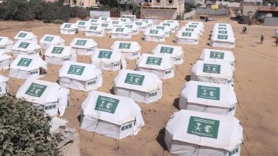 مركز الملك سلمان للإغاثة ينشئ مخيمًا للنازحين الفلسطينيين في جنوب قطاع غزة