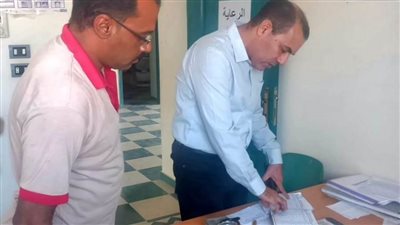 إحالة أطقم الوحدات الصحية بكوم البركة ونفرة و15 موظفا آخرين للتحقيق 