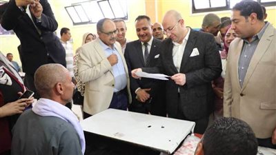 محافظ بني سويف يتابع الموقف التنفيذي لــ57 مشروعًا جارٍ تنفيذها لدعم قطاع التعليم 