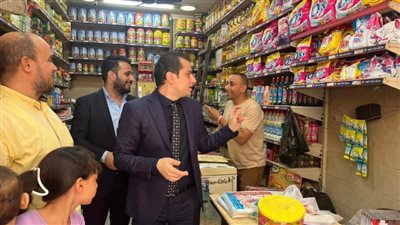 حملات لإزالة التعديات على حرم الطرق وضبط الأسواق بمركز أبوتيج