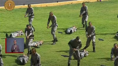 بالفيديو| طلاب الشرطة يعرضون كيفية التعامل مع خصم مسلح باستخدام اليد الخالية