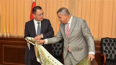 محافظ الإسكندرية يستقبل قنصل الصين والوفد المرافق له لبحث سبل التعاون بين الطرفين