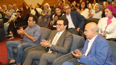 وزير الثقافة ونقيب الصحفيين يشهدان ندوة مناقشة ديوان 