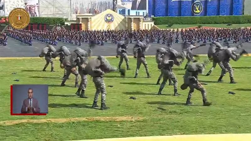 رجل الشرطة جاهز لمواجهة