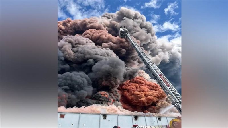 حريق ضخم في مختبر