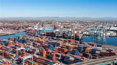   إضراب عمال الموانئ في الولايات المتحدة يكلف اقتصادها خسائر قياسية وشللا لسلاسل الإمداد