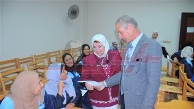 جامعة كفر الشيخ تمحو أمية العاملات بها