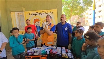 تدريبات على ريادة الأعمال والتثقيف بالإسعافات الأولية بمدارس أسيوط 