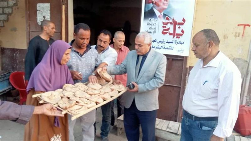 توزيع الخبز مجانا