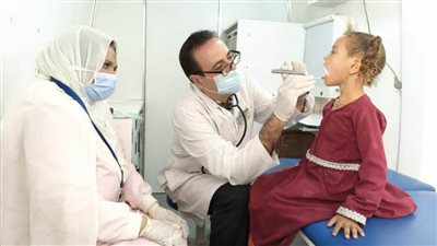 توقيع الكشف الطبي على 1276 حالة بالمجان خلال قافلة بمركز بني مزار