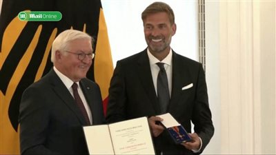 الرئيس فرانك فالتر شتاينماير يسلم 