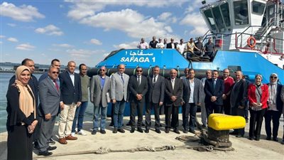 وصول القاطرة البحرية 