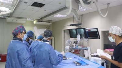 الرعاية الصحية: نجاح 3 عمليات دقيقة لانسداد الشرايين التاجية باستخدام القساطر الميكرونية