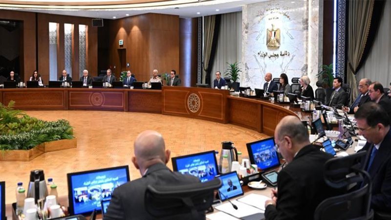 مجلس الوزراء في اجتماعه