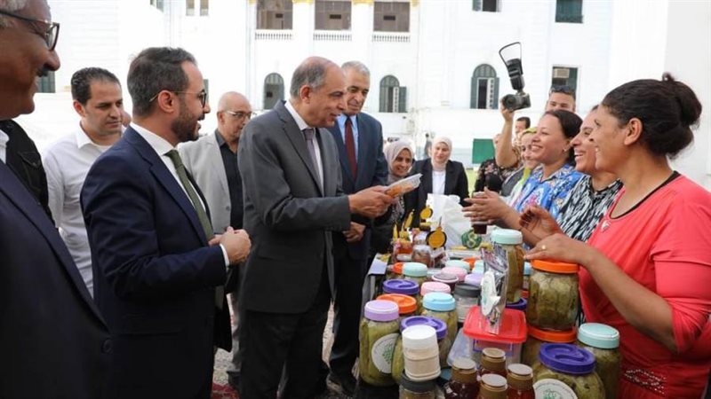 محافظ المنيا يكرم