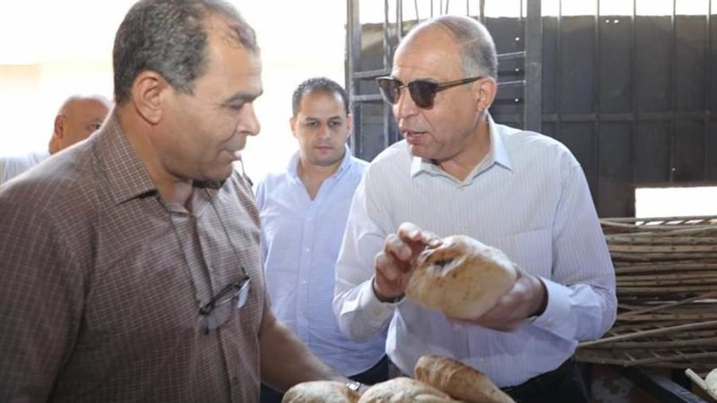 محافظ المنيا خلال