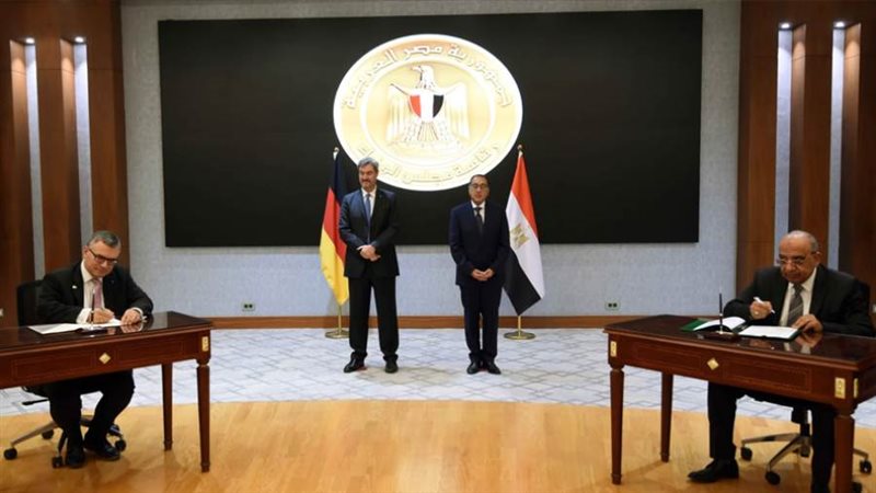 خلال التوقيع