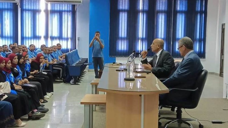 جانب من الندوة