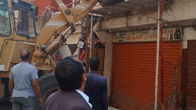 الجيزة تزيل ٣١ كشكا مقامة بالمخالفة بالطريق العام بالمنيب