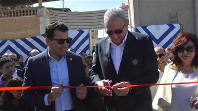  بالصور.. محافظ الغربية ووزير الشباب يفتتحان ملعب وحمام السباحة بمركز شباب كفر الزيات