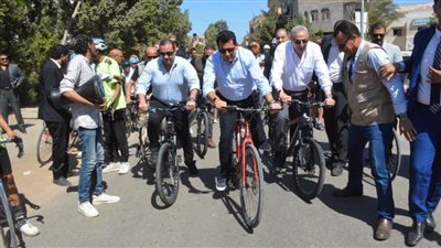بمشاركة 50 شابا.. محافظ الغربية ووزير الشباب يقودان ماراثونًا للدراجات في 