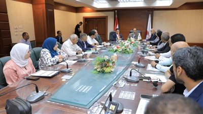 محافظ سوهاج يتابع ملف التصالح مع مديري مراكز التكنولوجية 