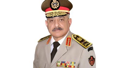 وزير الدفاع ينيب قادة الجيوش والمناطق العسكرية لوضع أكاليل الزهور على قبر الجندي المجهول