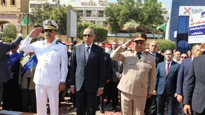 محافظ المنيا يضع إكليلا من الزهور على النصب التذكاري للشهداء ويؤكد: نصر أكتوبر أعاد الروح لمصر