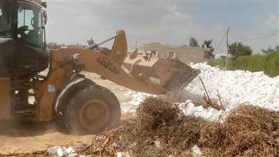 محافظ البحيرة توجه باستمرار حملات إزالة التعديات والقضاء عليها في المهد