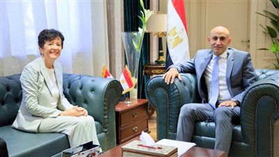 وزير التعليم يبحث تطوير مجالات الفندقة والزراعات الحديثة والصناعات الدقيقة