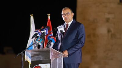  وزير قطاع الأعمال يشهد افتتاح عروض 