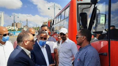 محافظ مطروح يوجه بمراجعة كفاءة حافلات مشروع النقل الجماعي