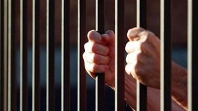 سبق اتهامه في 8 قضايا.. السجن المشدد 6 سنوات لـ عامل يتاجر في المواد المخدرة بأسيوط