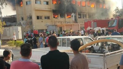 إصابة 9 أشخاص باختناقات في حريق مصنع بالعاشر 