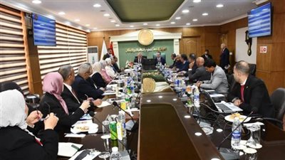 وزير الإسكان يتابع موقف تشغيل وإدارة مشروعات 