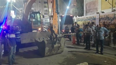 كسر في خط طرد الصرف الصحي الرئيسي بأسيوط 